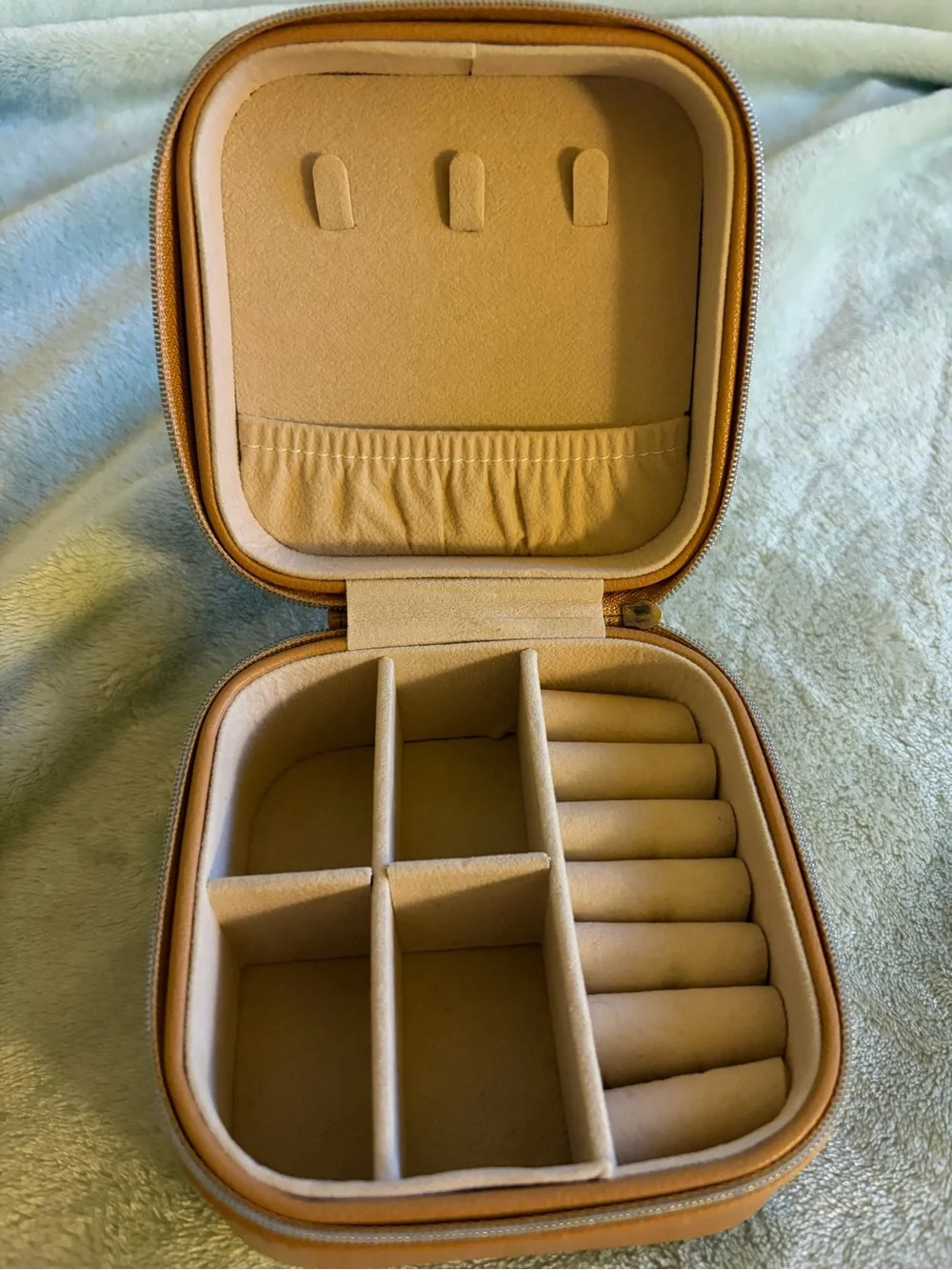 Women's Jewelry Travel Case in Tan